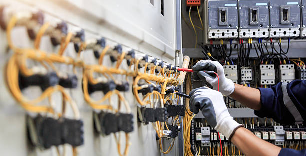 Professional Electrician technician working in Fayette, MO